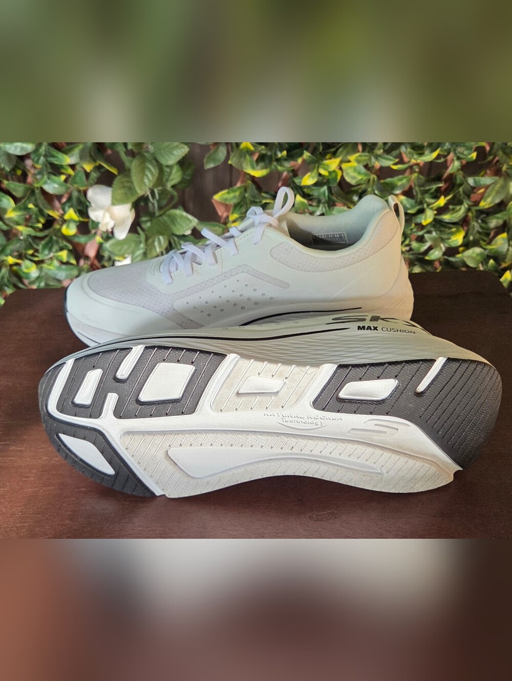 Skechers Max Cushioning Elite 2.0 Sneakers Women's Size 10 EU 40 White Black New - Picture 4 of 8